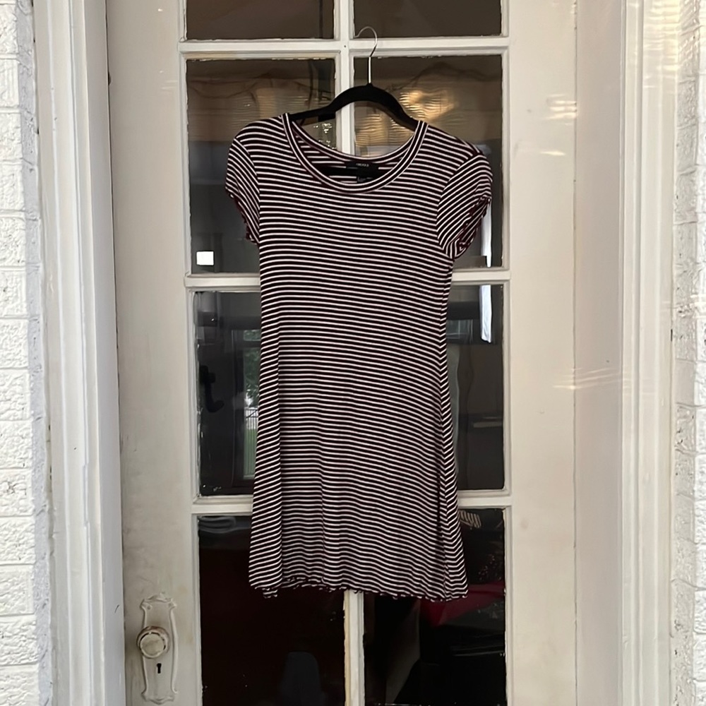 I am selling a Forever 21 dress